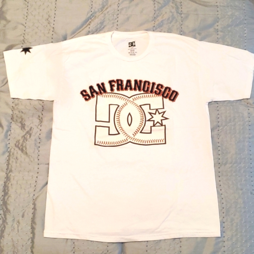 DC shirt sz L T-shirt